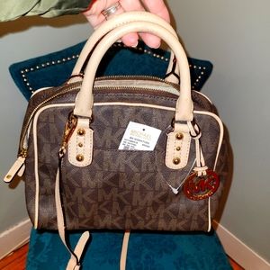 🤩 Michael Kors Monogrammed Satchel Handbag